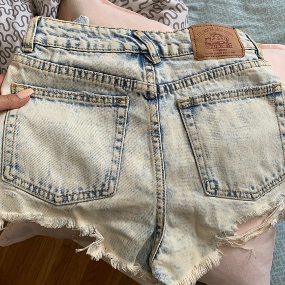 High waisted distressed shorts - Picture 2 of 2